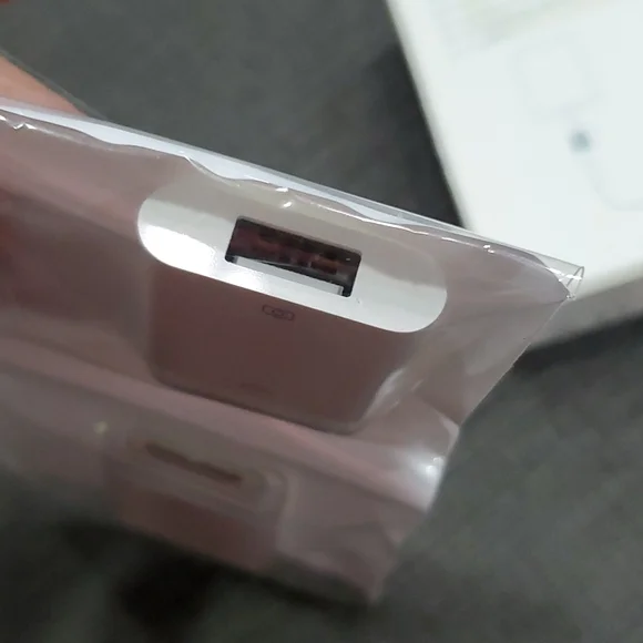 iPad camera connection kit #1117 - Picture 6 of 6